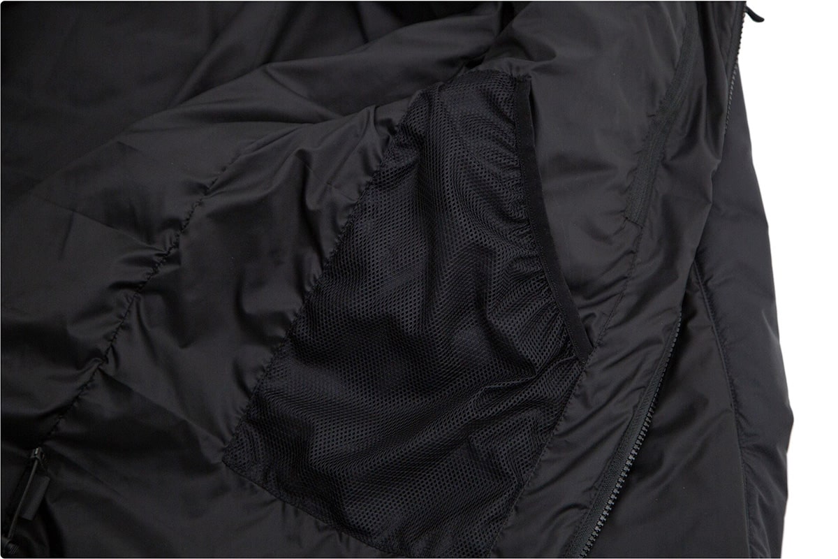 carinthia-kurtka-esg-czarna-kieszen-wewnetrzna